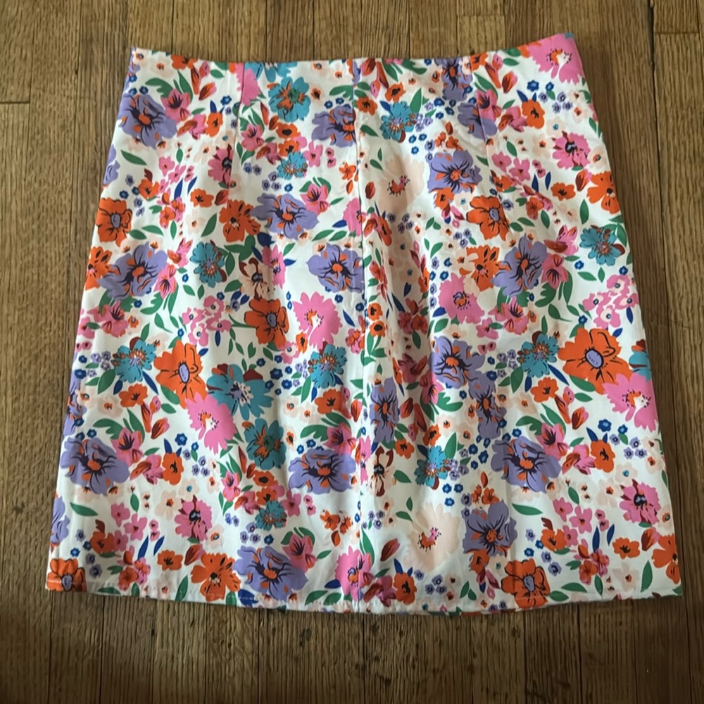 Skirt size 4